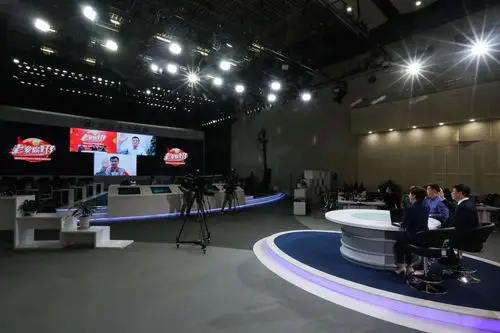 嘉宾在云上与津云演播室连线