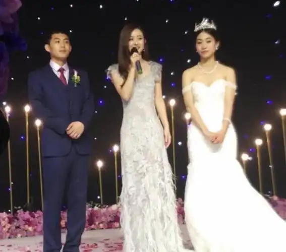 图赵丽颖的家人照片曝光网友大赞是天然美女