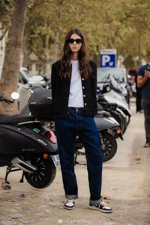 模特#巴黎时装周#下班后的街拍瞬间 91既舒适实穿又精致时尚,同时又