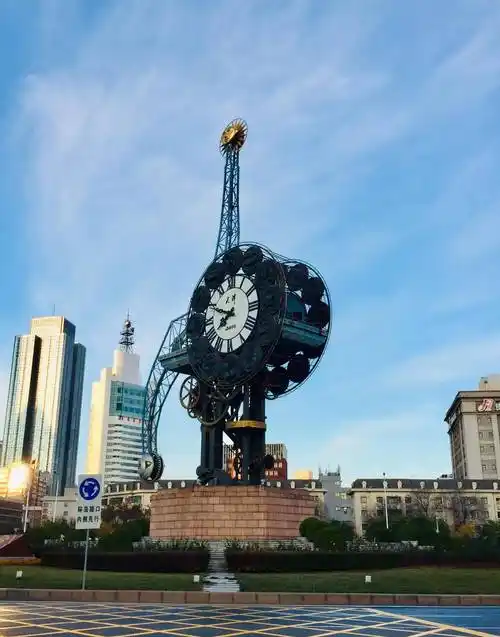 天津:旭日东升的津湾广场风景如画_海河_中国_建筑群