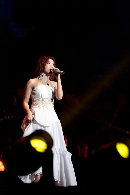 独家专访|庄心妍自曝成为歌手是个意外 还用"奇葩"形容自己