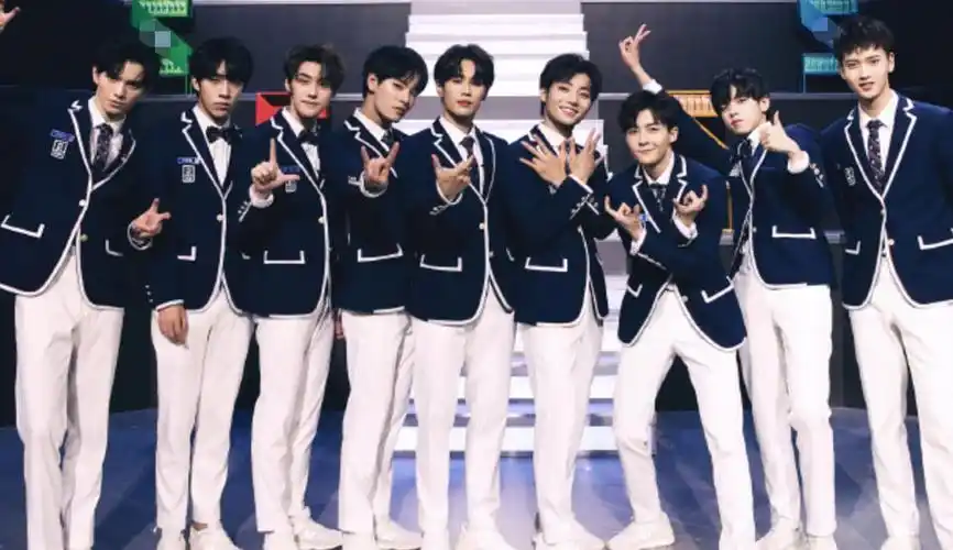 在《青你》unine刚出道,就官宣新团综,网友:果然是亲生的