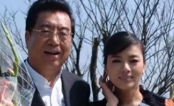 民歌天后陈思思嫁给青歌赛冠军师鹏生一女今46岁气质依旧动人