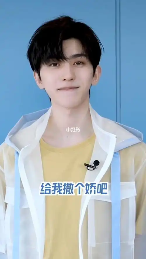 看蔡徐坤"摸头式"撒娇7215_蔡徐坤_蔡徐坤心动瞬间_影视_综艺混剪