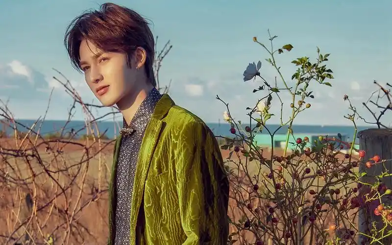 朱正廷英伦风帅气桌面壁纸高清大图预览1920x1200_大陆明星下载_美桌