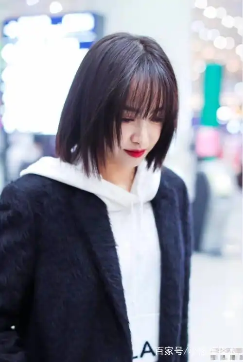 宋茜的锁骨发搭配,不过是多了个空气刘海,气质都不一样了!