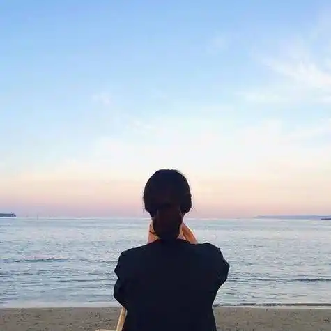 女生头像背影唯美海边意境