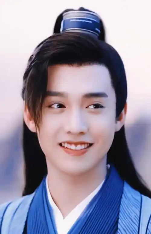 古装帅气却不火的男演员,只服这8位,脸好看不说,还仪态端方_张凌赫