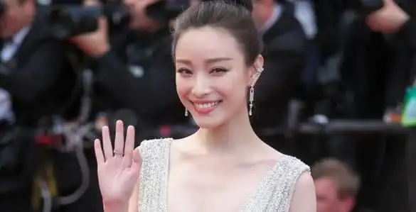 北京那一夜,倪妮体态暴露严重缺陷,让她苦心经营的人设彻底崩塌