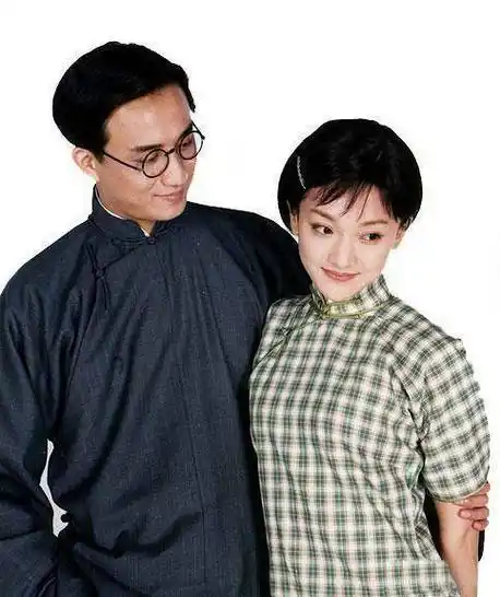 黄磊在《人间四月天》让人有眼前一亮的感觉_徐志摩_带着_周迅