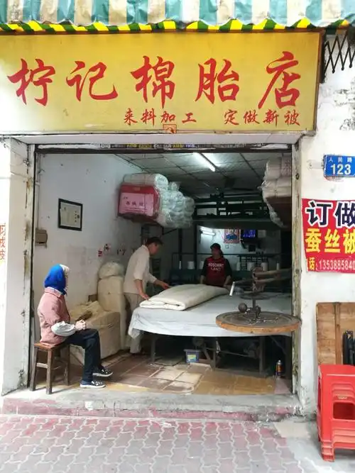 石楼牌坊里的角落头