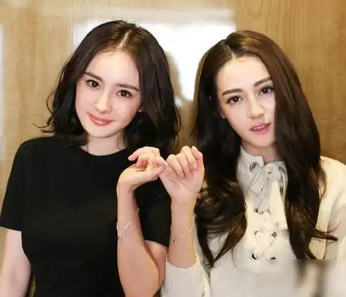 【图】迪丽热巴杨幂cp受捧 揭秘二人关系亲密的原因