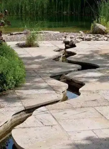 小院一隅一片水景心如止水才能如梦初醒