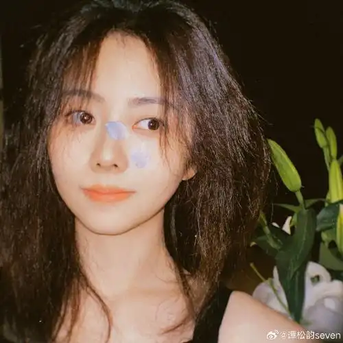 谭松韵第一次发十二宫格#谭松韵分享12张鲜花头像照,第一次发十豆宫