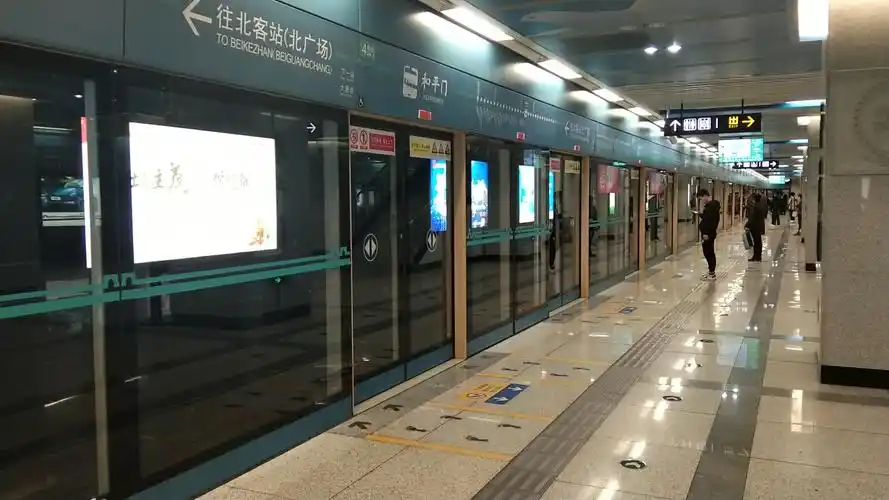 西安地铁4号线 和平门站 进站 出站