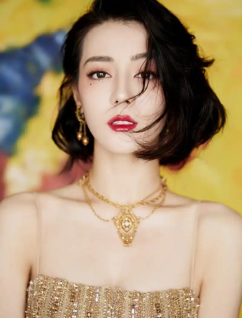 迪丽热巴,美人痣,电眼迷人.