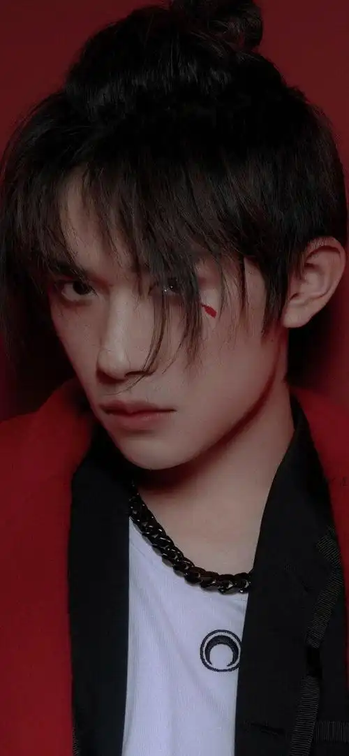 易烊千玺摇滚风酷帅高清手机壁纸