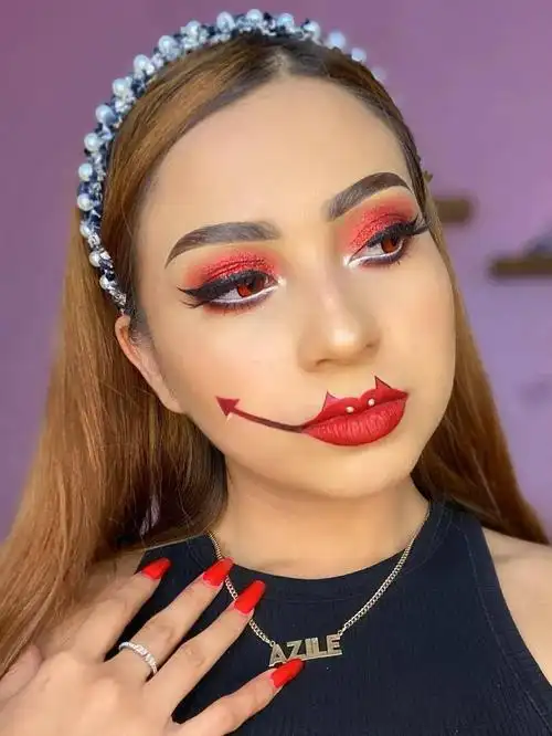 都万圣节了你的妆容还不来点儿刺激的