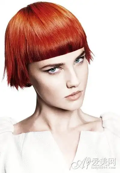 英伦风复古发型 演绎妩媚性感气质