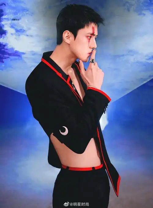 吴世勋完美优越的身材搭配超绝神颜真的太好看了,你们被撩了吗?