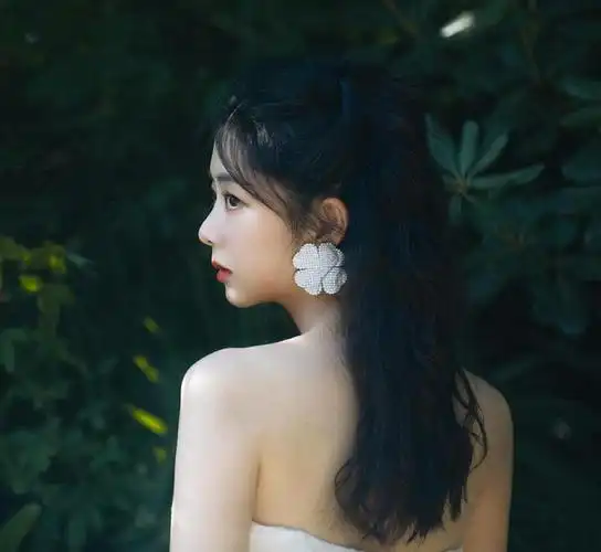 谭松韵vs赵露思:少女感也有差异性,同类长相怎么更大限度变美