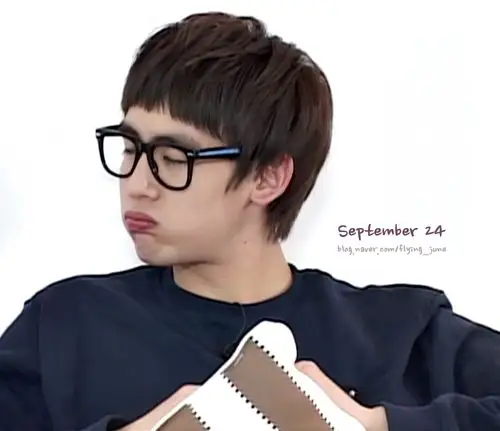 你好,我是男生,14岁,我脸较圆,有下巴尖点,额头一般,我头发4厘米左右