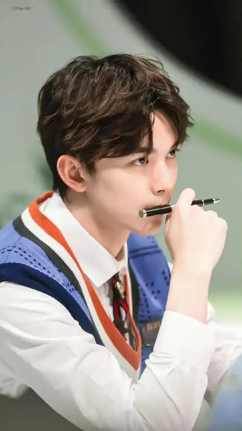 吴磊大侦探第八季路透##吴磊录制大侦探8饭拍路透