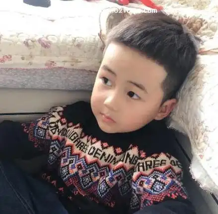 67适合小学生的发型有哪些,小学男女生个性又清爽的发型推荐_秀佬网