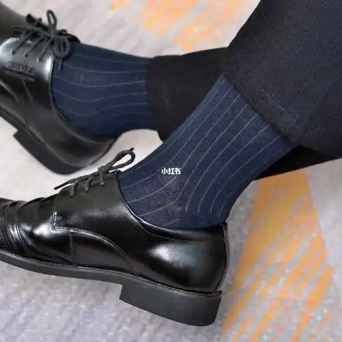 还是没客人拍的好看条纹皮鞋袜