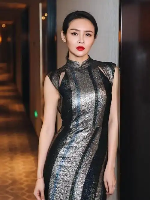 沙漏身材只服于明加穿旗袍全身零赘肉身材哪像两娃妈