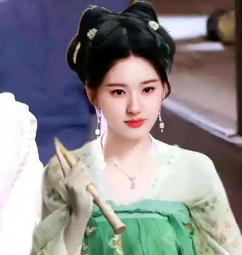 《珠帘玉幕》出圈理由:赵露思的唐装,陈哲远的脸,邓为的人气_李乐嫣