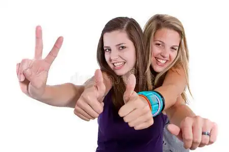 少女女友玩得开心照片