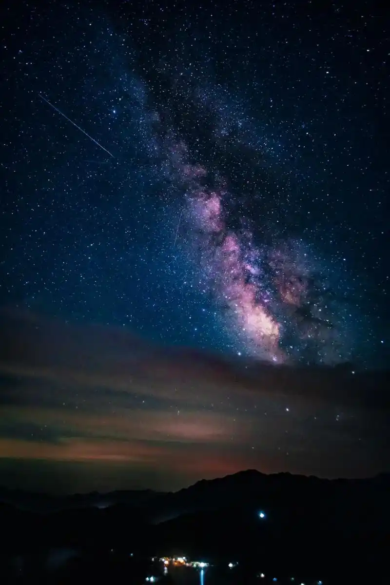 屋脊山星空 #银河 关于浪漫,星空银河占一半!