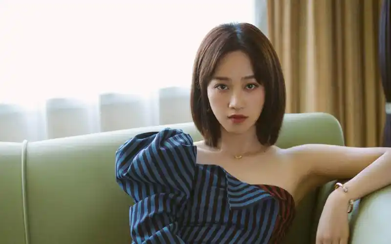 蓝盈莹性感优雅写真桌面壁纸