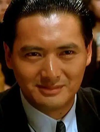 高进出之电影《赌神》,虽然大部分时间周润发都在演傻里傻气的白痴,但