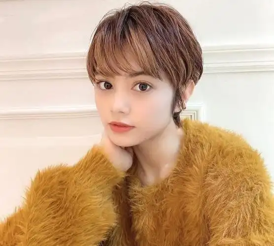 适合40岁左右女性的短发(四十岁女人洋气的发型)图12