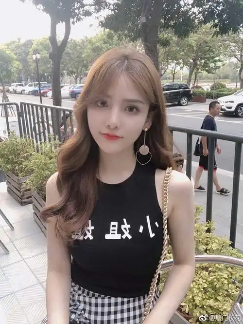 她叫朱琪95年毕业于厦门理工学院爱好健身旅游