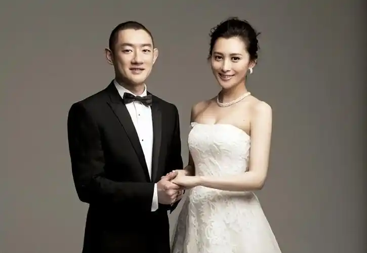 回顾悲惨人生李钰因方瑜走红33岁不幸离世为汪雨穿婚纱下葬