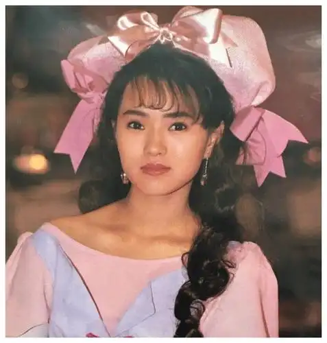 53岁伊能静晒美照翻车照片疑似p图太过美颜也盖不住老态