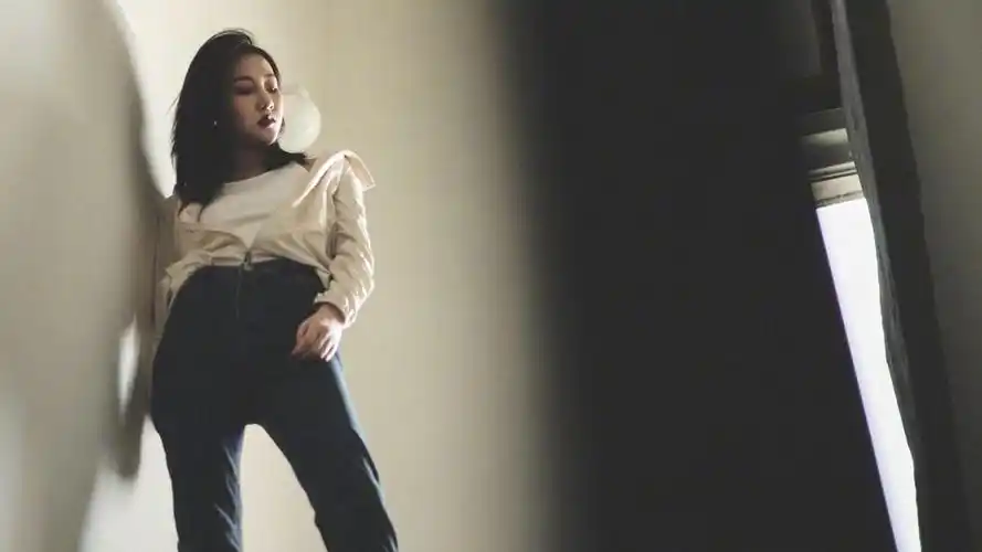 电脑壁纸 明星 大陆明星 性感妖娆御姐弦子迷人香肩写真