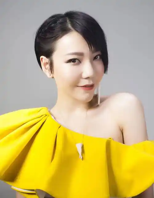 苏醒卑微找工作,吴莫愁被迫退圈!"过气明星"有多惨?_陈翔_中国_时候