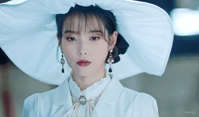 满月社长 |iu 德鲁纳酒店动图 cr.firefly