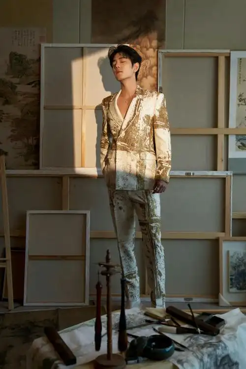 肖战深v真空西装##肖战麦昆