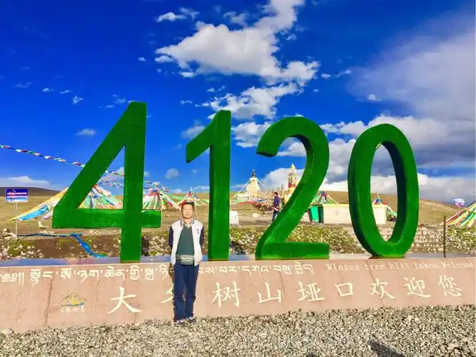 青海高原的云朵和山脉袓国大好河山!