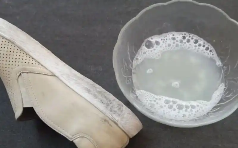 清理鞋子白边,只需一碗神秘液体就能搞定,真有这么厉害?来看看