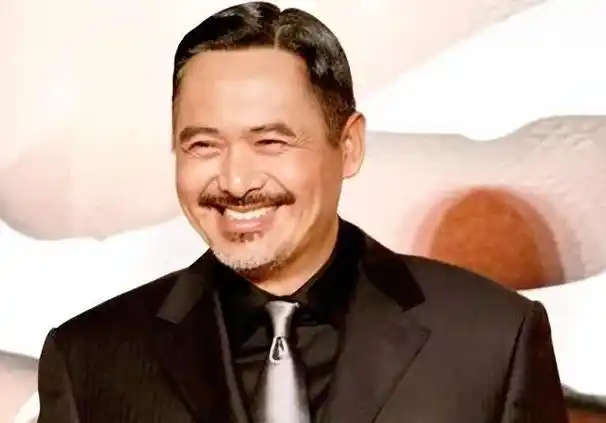 原创68岁周润发近照吓人胳膊皮包骨全是疙瘩晚年患糖尿病