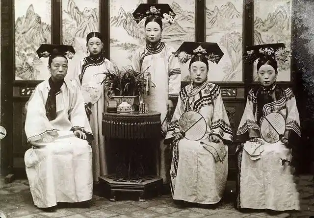 清朝的妃子很丑一组老照片告诉你其实她们的容貌不输女明星