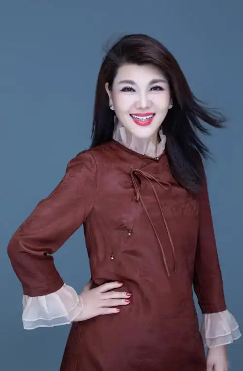 "崇德尚艺"乌兰图雅《永远为党和人民放声高歌》宣讲凝聚力量