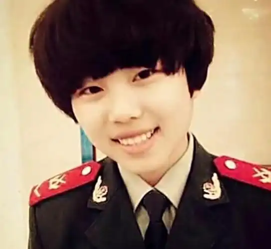 演员李琦回顾:与妻子24小时闪婚,3个孩子随母姓,养女让他很自豪