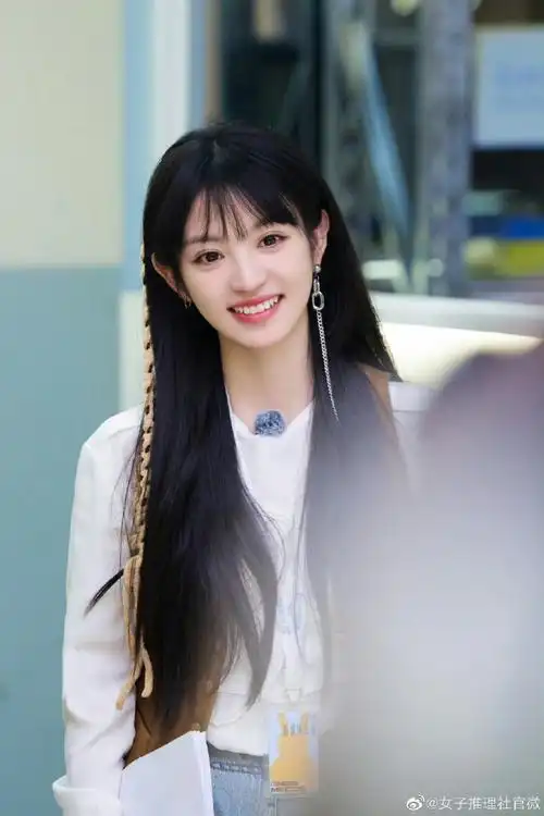 田曦薇女子推理社剧照##田曦薇的耳环好长